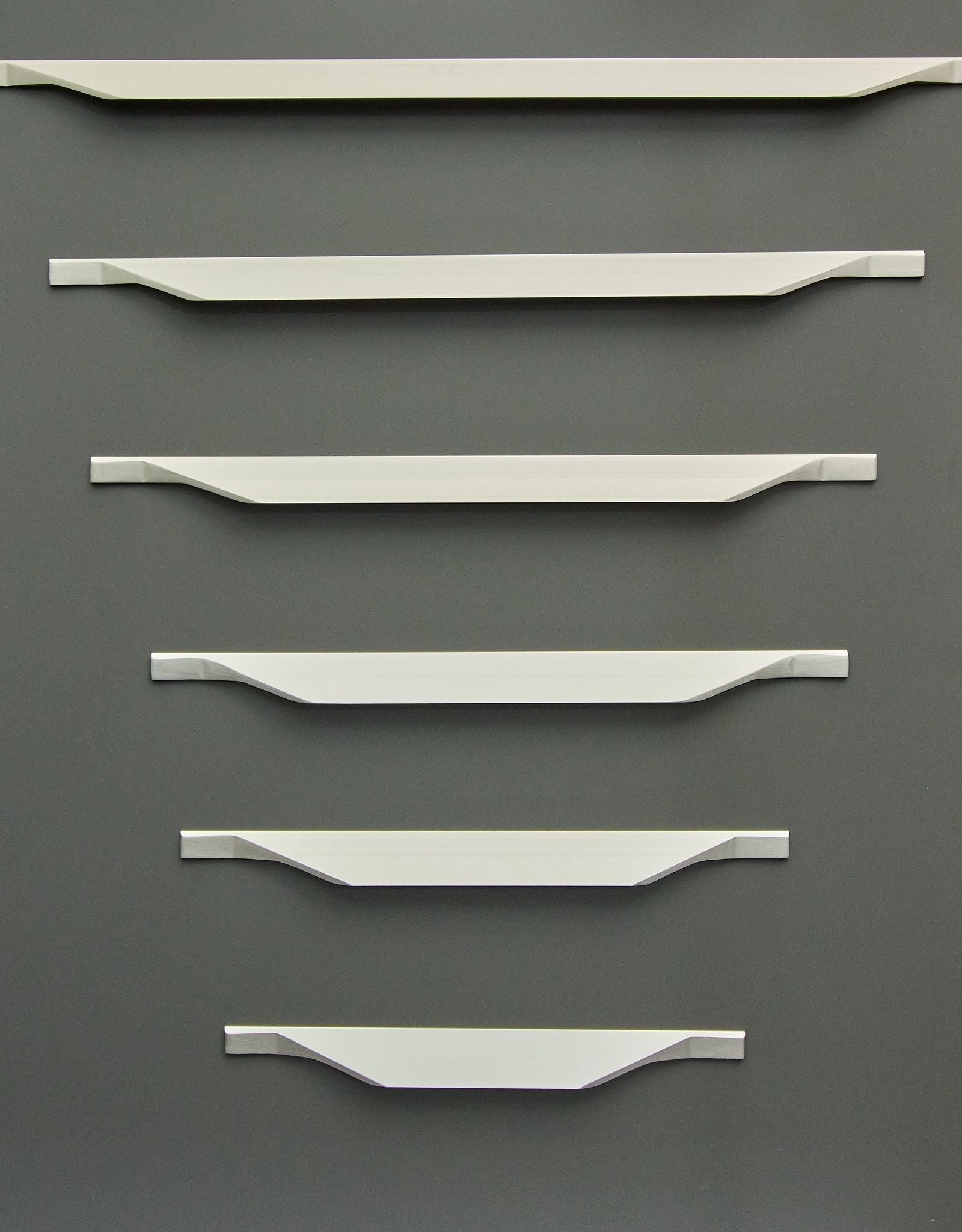 Poignée INOX PLUS 7E56 - finition chrome ciré.