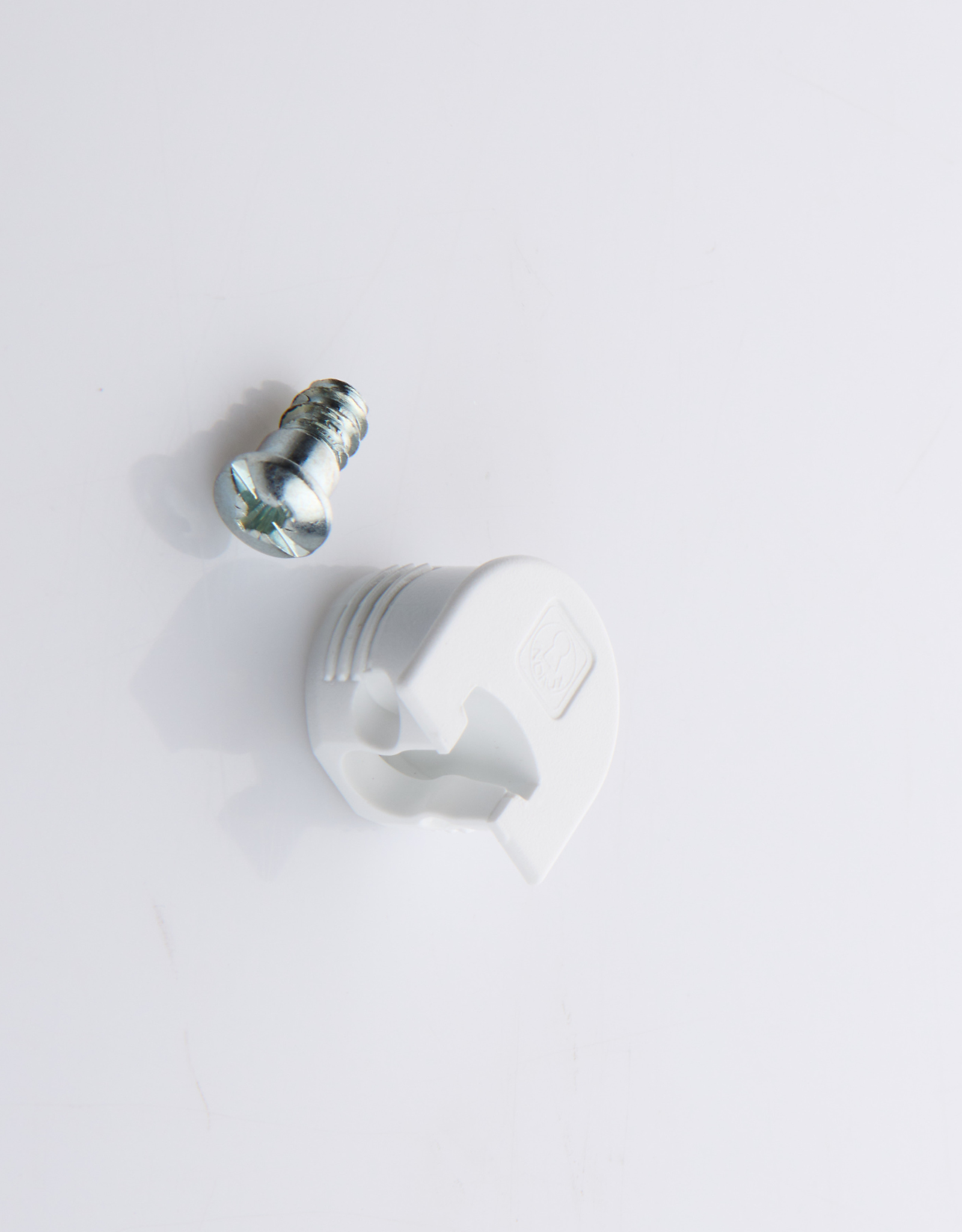 Kit de 100 clocks blanc- suspension invisible d'etageres.