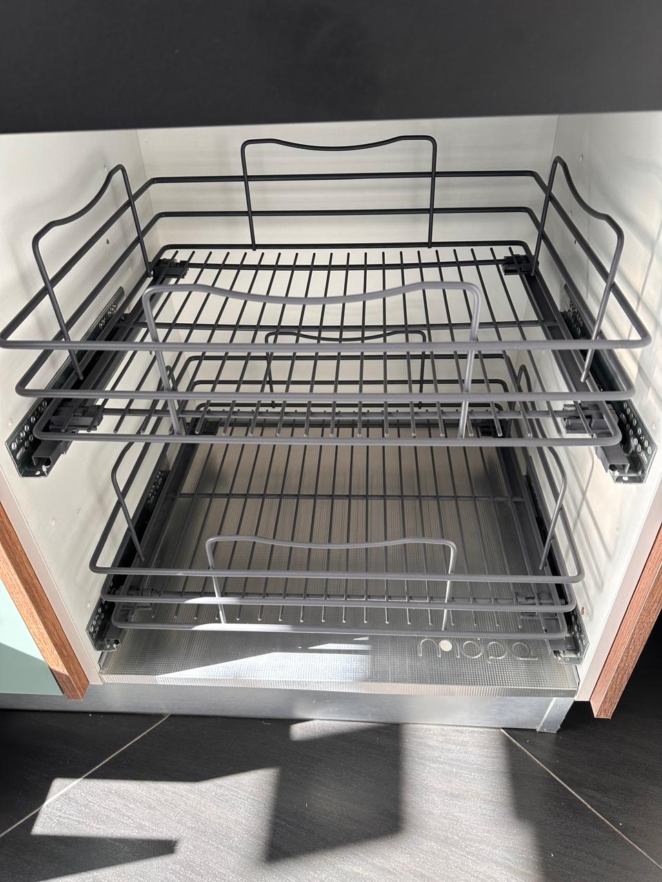 Panier encastrable pour meuble de cuisine , Couleur  gris anthracite. pour caisson 60